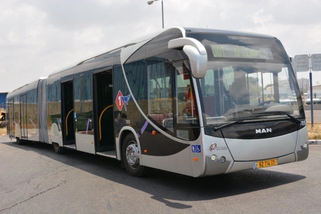 אוטובוסים רבי קיבולת מסוג המטרוניות יפעלu לאורך 21 קילומטרים, בתוואי הקו האדום